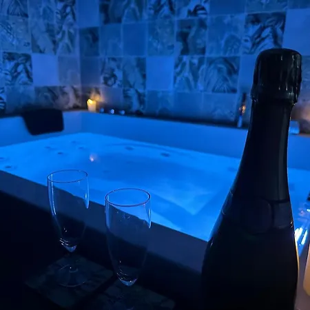 Les Pieds Dans L'eau Tropicana דירה Corné